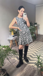 Abrir y reproducir video en la galería Vestido poliester y poliamida. B/N DIANE von FURSTENBERG (retail: 10,500 pesos)
