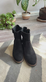 Abrir y reproducir video en la galería Botas Gamuza Negras ISABEL MARANT (Retail $19,000)
