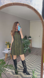 Abrir y reproducir video en la galería Vestido Verde S/E JULIO.

